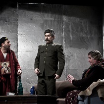 Photographs of a rehearsal for the theatrical production, Cartas de amor a Stalin