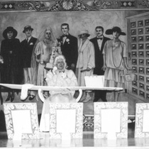 Photograph of Déxter Cápiro (La señora) in the production, "El álbum"