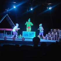 Photographs of the theatrical production, El gallo electrónico