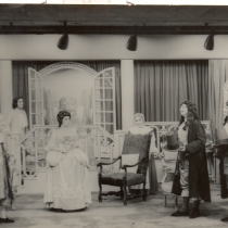 Scene from the production, "El enfermo imaginario" 