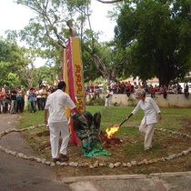 Eduardo Martínez, Nelda Castillo in the performance, "Humo en las altas torres"