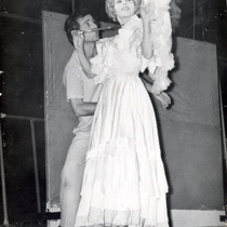 Photograph of the theatrical production, Si llueve te mojas como los demás