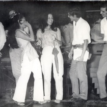 Photograph of the theatrical production, Si llueve te mojas como los demás