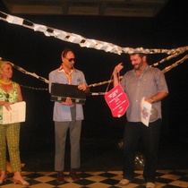 Mariela Brito (Chela), Eduardo Martínez ( ), Omar Valiño in the performance, "Asalto a la Revista Tablas"