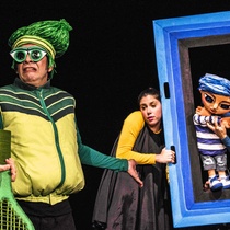 Photographs of the theatrical production, Retratos de un niño llamado Pablo