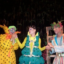 Photographs of the theatrical production, Alas de primavera (color)