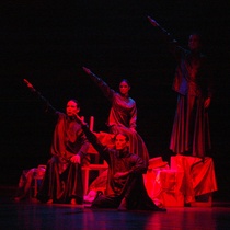 Photographs of the theatrical production, Historia sobre el camino