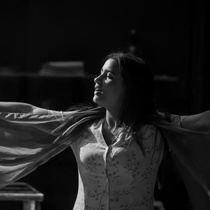 Photographs of rehearsal for the theatrical production, Un mundo de cristal