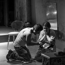 Photographs of rehearsal for the theatrical production, Un mundo de cristal