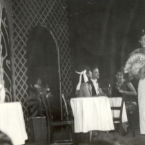 Photograph of the theatrical production, Las vacas gordas