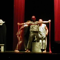 Photograph of the production, "La Balada de la Cárcel de Reading"