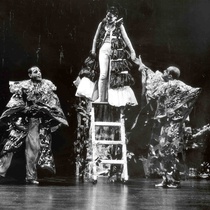 Photographs of the theatrical production, Alas de primavera (black and white)