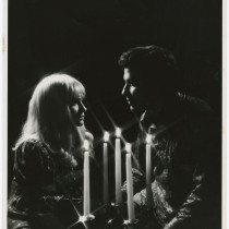 Teresa María Rojas (Su Hija) and José Yedra (El Candidato), in "Mundo de cristal"