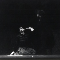 Photograph of Déxter Cápiro (Nicleto) and Grettel Trujillo (Zenón) the production, “Los siervos”