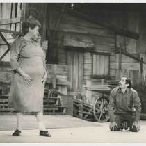 Martha del Río and actors in the production, "El premio flaco"