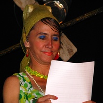 Mariela Brito (Chela) in the performance, "Mesa Redonda Performativa"