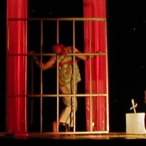 Photograph of the production, "La Balada de la Cárcel de Reading"