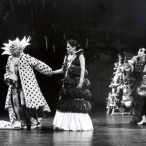 Photographs of the theatrical production, Alas de primavera (black and white)