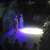 Photographs of the theatrical production, La profesión de la Sra. Warren (Miami, 2015)