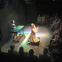 Photographs of the theatrical production, La profesión de la Sra. Warren (Miami, 2015)