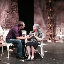 Photograph of the production, "Alguna cosita que alivie el sufrir"