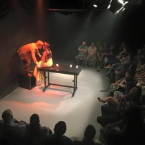 Photographs of the theatrical production, La profesión de la Sra. Warren (Miami, 2015)