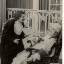 Scene from the production, "El enfermo imaginario"