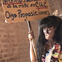 Photograph of the performance, "Cubita luchando la firmeza"