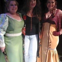 Photographs of the theatrical production, La profesión de la Sra. Warren (Miami, 2015)