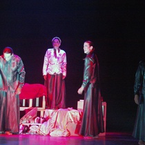 Photographs of the theatrical production, Historia sobre el camino