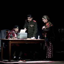 Photographs of a rehearsal for the theatrical production, Cartas de amor a Stalin