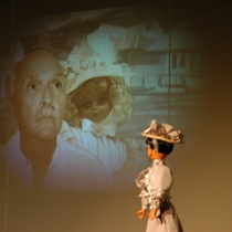 Photograph of Carlos Pérez Peña in the theatrical production, Los zapaticos de rosa