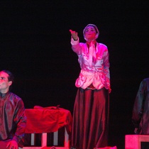 Photographs of the theatrical production, Historia sobre el camino