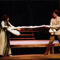 Photograph of Déxter Cápiro in the theatrical production, Fuenteovejuna