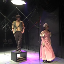 Photographs of the theatrical production, La profesión de la Sra. Warren (Miami, 2015)