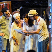 Photograph of the theatrical production, Hortensia y el Museo de Sueños