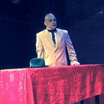 Photographs of the theatrical production, La profesión de la Sra. Warren (Miami, 2015)