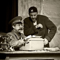 Photographs of rehearsal for the theatrical production, Cartas de amor a Stalin