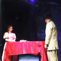 Photographs of the theatrical production, La profesión de la Sra. Warren (Miami, 2015)