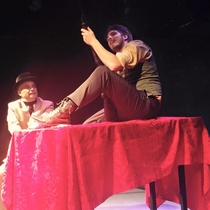 Photographs of the theatrical production, La profesión de la Sra. Warren (Miami, 2015)