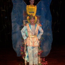 Photographs of the theatrical production, Alas de primavera (color)