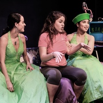 Photograph of the Production, "Las más lindas de la fiesta"