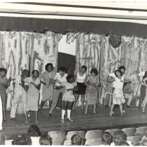 Photograph of the theatrical production, Las vacas gordas