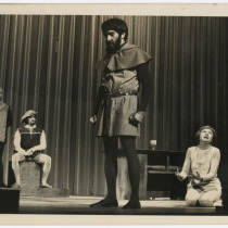 Gustavo Cardona (El Verdugo), Manuel Acosta (Capitán Beaudricourt), Rafael Mejido (El padre) and Glenda Díaz Rigau (Juana), in "La alondra"