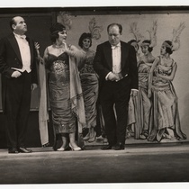 Photograph of the theatrical production, Las vacas gordas