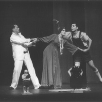 Photograph of Déxter Cápiro (Orestes Garrigó), Amarilys Núñez (Clitemnestra) and Mario Guerra (Egisto) in the production, "Electra Garrigó"