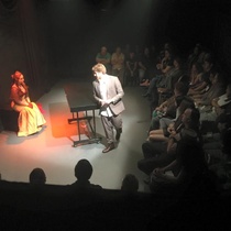 Photographs of the theatrical production, La profesión de la Sra. Warren (Miami, 2015)