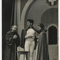 Photographs of the production, "Romeo y Jullieta"