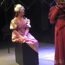 Photographs of the theatrical production, La profesión de la Sra. Warren (Miami, 2015)