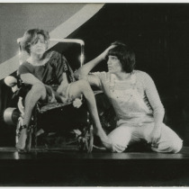 José Armand (Fando, el hombre que la lleva a Tar) and Glenda Díaz-Rigau (Lis, la mujer del cochecito), in "Fando y Lis"